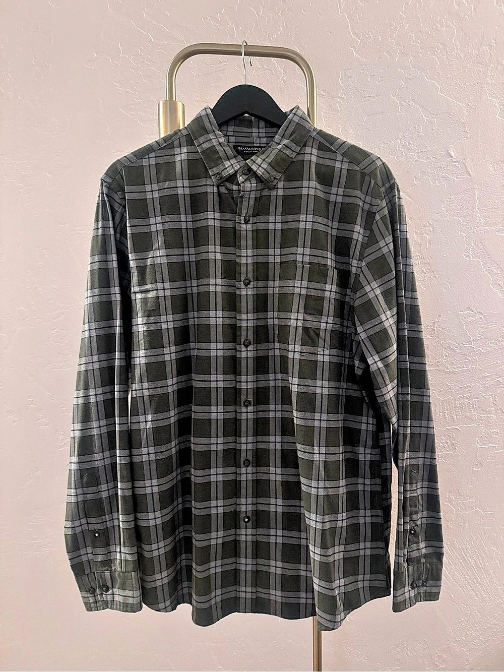 Banana Republic Luxe Flannel Plaid Button Down in Gray Like New